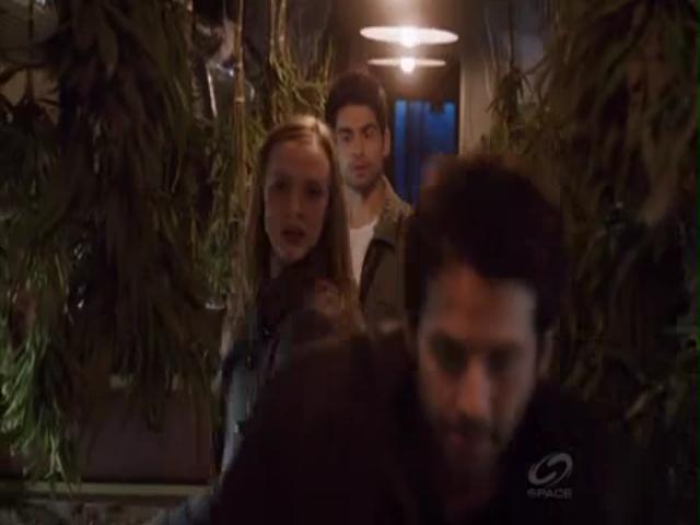 VampireDiariesWorld-dot-org_PrimevalNewWorldS01E04-2206.jpg