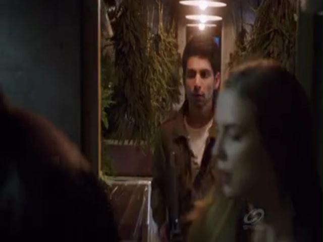 VampireDiariesWorld-dot-org_PrimevalNewWorldS01E04-2208.jpg