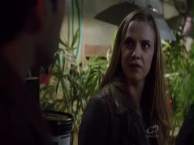 VampireDiariesWorld-dot-org_PrimevalNewWorldS01E04-2210.jpg