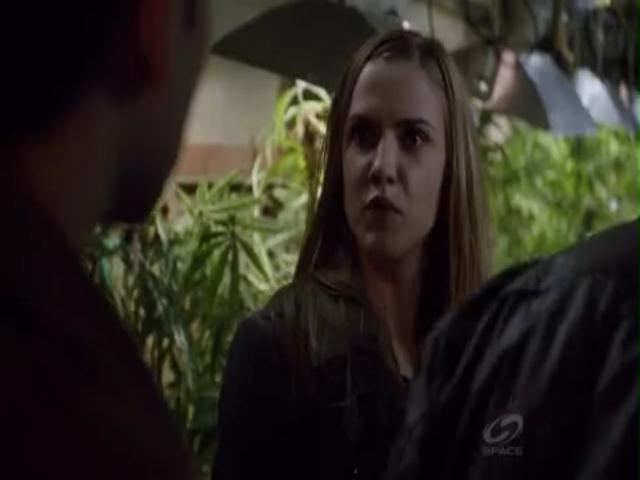 VampireDiariesWorld-dot-org_PrimevalNewWorldS01E04-2212.jpg