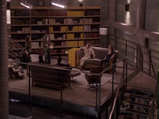 VampireDiariesWorld-dot-org_PrimevalNewWorldS01E04-2414.jpg