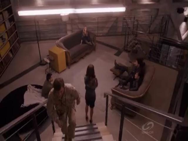 VampireDiariesWorld-dot-org_PrimevalNewWorldS01E04-2495.jpg