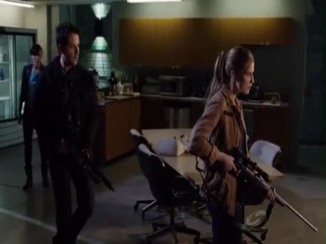 VampireDiariesWorld-dot-org_PrimevalNewWorldS01E05-2376.jpg