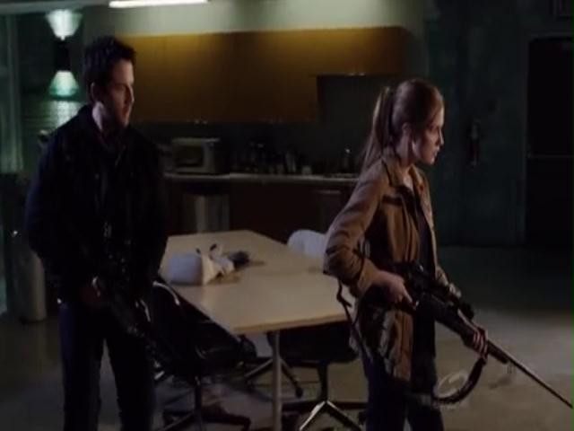VampireDiariesWorld-dot-org_PrimevalNewWorldS01E05-2377.jpg