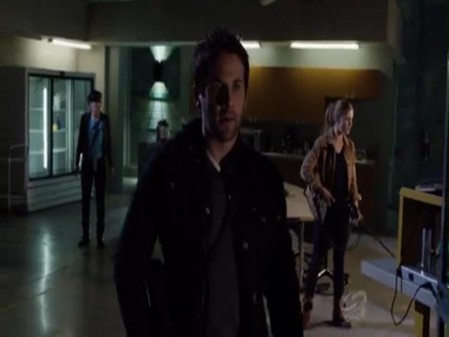 VampireDiariesWorld-dot-org_PrimevalNewWorldS01E05-2411.jpg