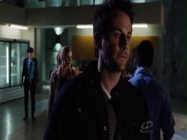 VampireDiariesWorld-dot-org_PrimevalNewWorldS01E05-2422.jpg