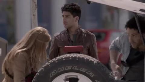 VampireDiariesWorld-dot-org_PrimevalNewWorld-1x08-0203.jpg