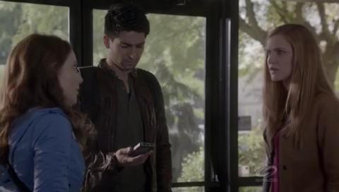 VampireDiariesWorld-dot-org_PrimevalNewWorld-1x08-1233.jpg VampireDiariesWorld-dot-org_PrimevalNewWorld-1x08-1233.jpg