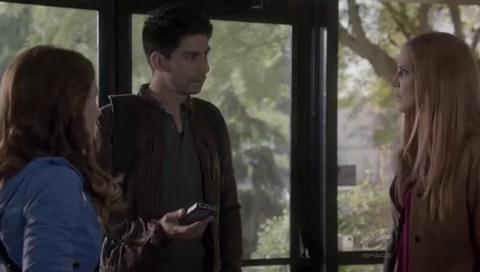 VampireDiariesWorld-dot-org_PrimevalNewWorld-1x08-1235.jpg VampireDiariesWorld-dot-org_PrimevalNewWorld-1x08-1235.jpg