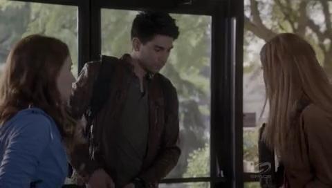 VampireDiariesWorld-dot-org_PrimevalNewWorld-1x08-1268.jpg VampireDiariesWorld-dot-org_PrimevalNewWorld-1x08-1268.jpg