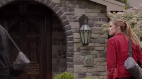 VampireDiariesWorld-dot-org_PrimevalNewWorld-1x09-0521.jpg