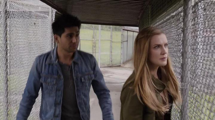 VampireDiariesWorld-dot-org_PrimevalNewWorld-1x11-1040.jpg