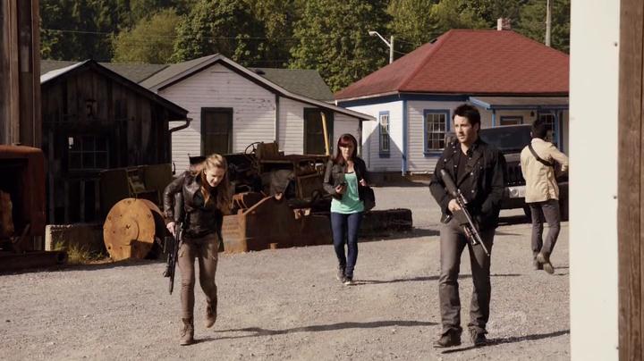 VampireDiariesWorld-dot-org_PrimevalNewWorld-1x12-0660.jpg