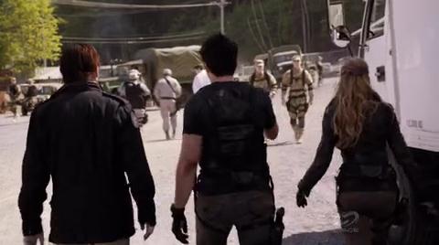 VampireDiariesWorld-dot-org_PrimevalNewWorldS01E13-1398.jpg