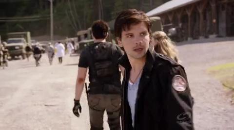 VampireDiariesWorld-dot-org_PrimevalNewWorldS01E13-1413.jpg