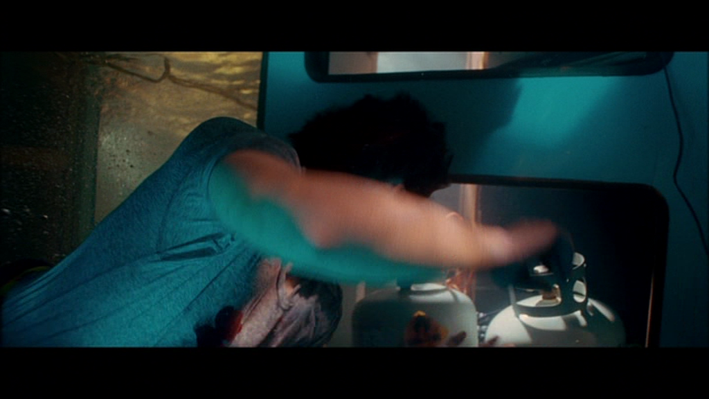 VampireDiariesWorld-dot-org_Pirahna3d01406.png