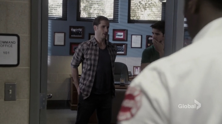 VampireDiariesWorld_dot_nl-ChigagoFire4x01-0547.jpg