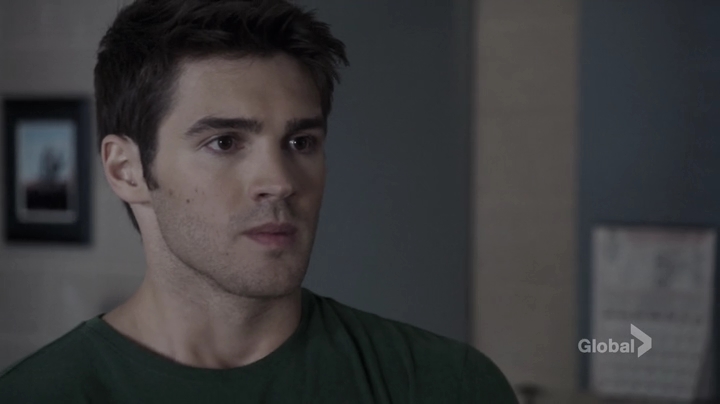 VampireDiariesWorld_dot_nl-ChigagoFire4x01-0551.jpg