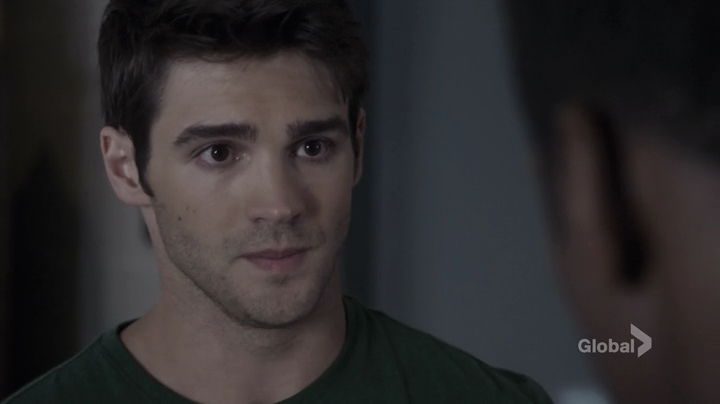 VampireDiariesWorld_dot_nl-ChigagoFire4x01-0587.jpg