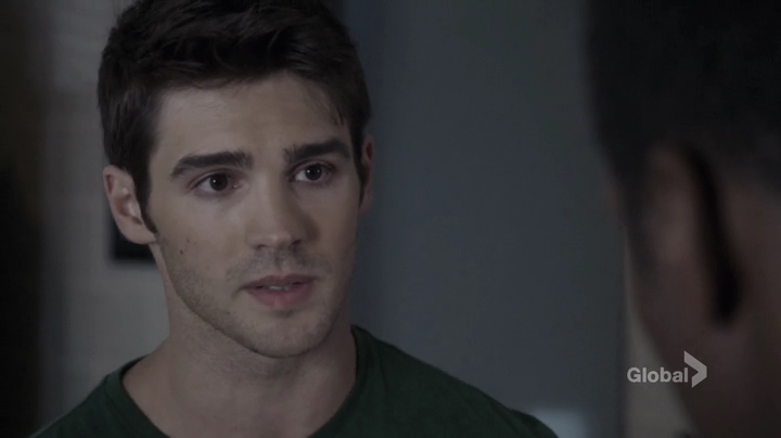 VampireDiariesWorld_dot_nl-ChigagoFire4x01-0590.jpg