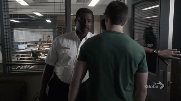 VampireDiariesWorld_dot_nl-ChigagoFire4x01-0593.jpg