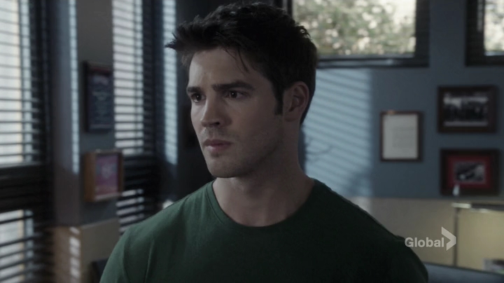 VampireDiariesWorld_dot_nl-ChigagoFire4x01-0596.jpg
