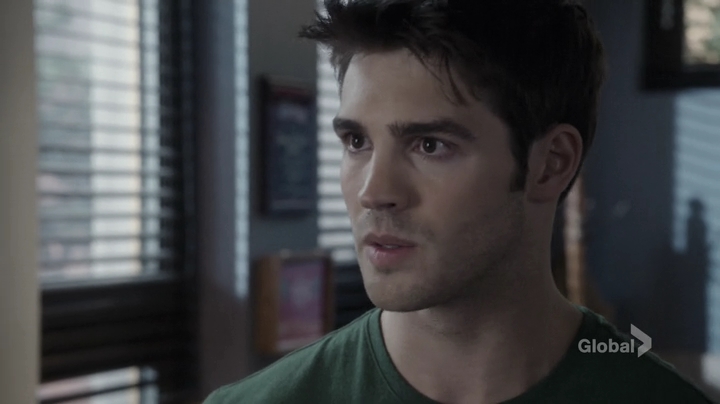 VampireDiariesWorld_dot_nl-ChigagoFire4x01-0607.jpg