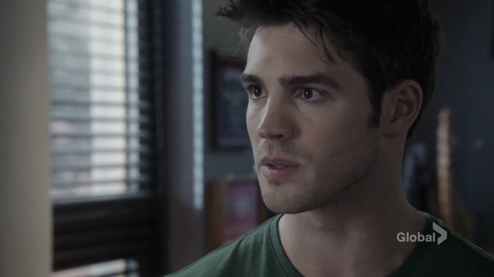 VampireDiariesWorld_dot_nl-ChigagoFire4x01-0608.jpg