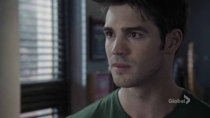 VampireDiariesWorld_dot_nl-ChigagoFire4x01-0609.jpg