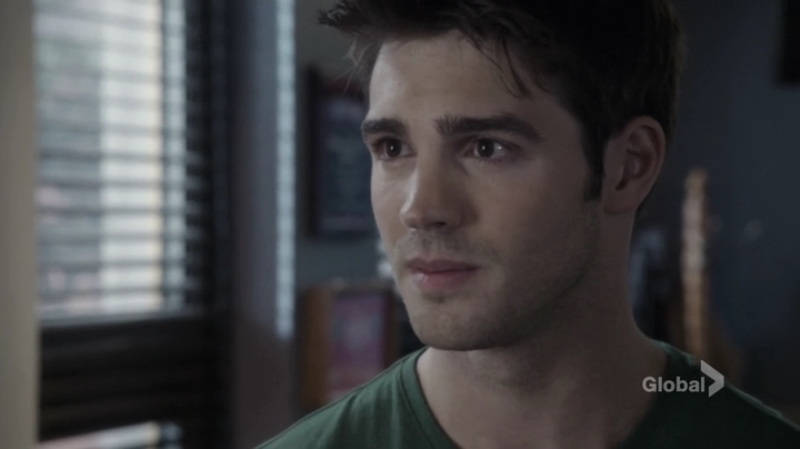 VampireDiariesWorld_dot_nl-ChigagoFire4x01-0613.jpg