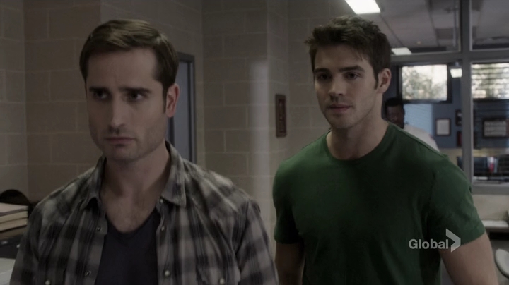VampireDiariesWorld_dot_nl-ChigagoFire4x01-0620.jpg