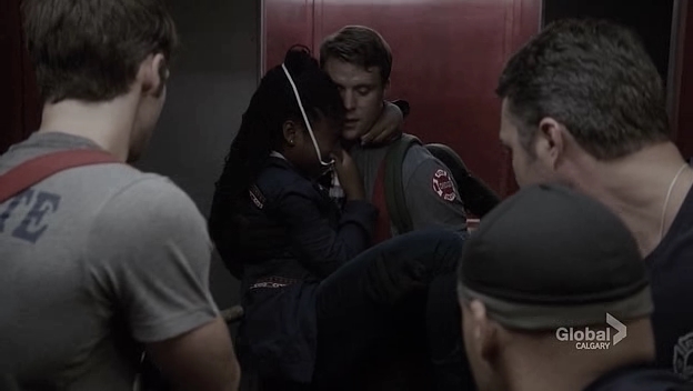 VampireDiariesWorld_dot_nl-ChigagoFire4x03-1775.jpg