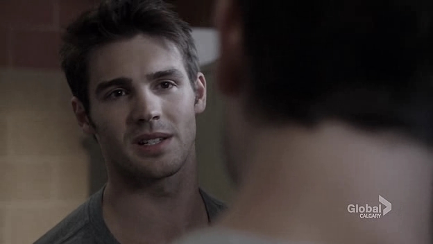 VampireDiariesWorld_dot_nl-ChigagoFire4x03-1952.jpg