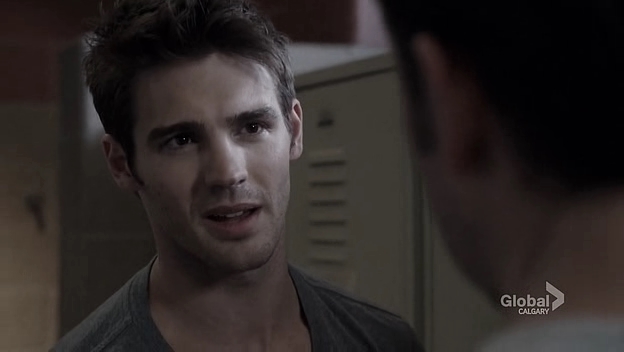 VampireDiariesWorld_dot_nl-ChigagoFire4x03-1960.jpg