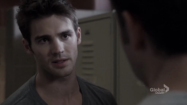 VampireDiariesWorld_dot_nl-ChigagoFire4x03-1962.jpg