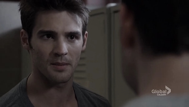 VampireDiariesWorld_dot_nl-ChigagoFire4x03-1967.jpg