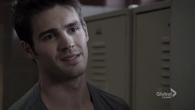 VampireDiariesWorld_dot_nl-ChigagoFire4x03-1973.jpg