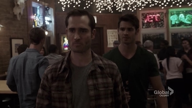 VampireDiariesWorld_dot_nl-ChigagoFire4x03-2138.jpg