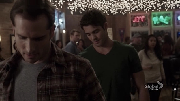 VampireDiariesWorld_dot_nl-ChigagoFire4x03-2141.jpg