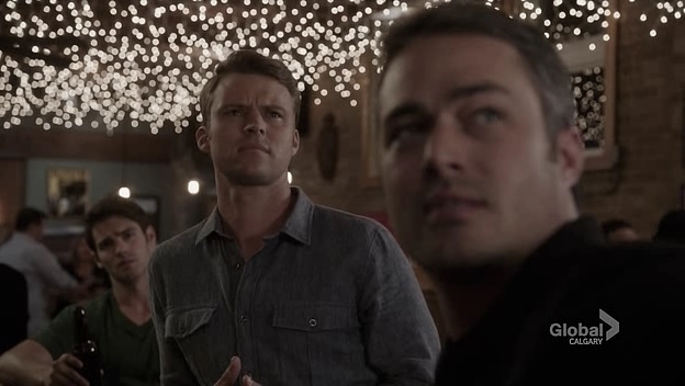 VampireDiariesWorld_dot_nl-ChigagoFire4x03-2210.jpg