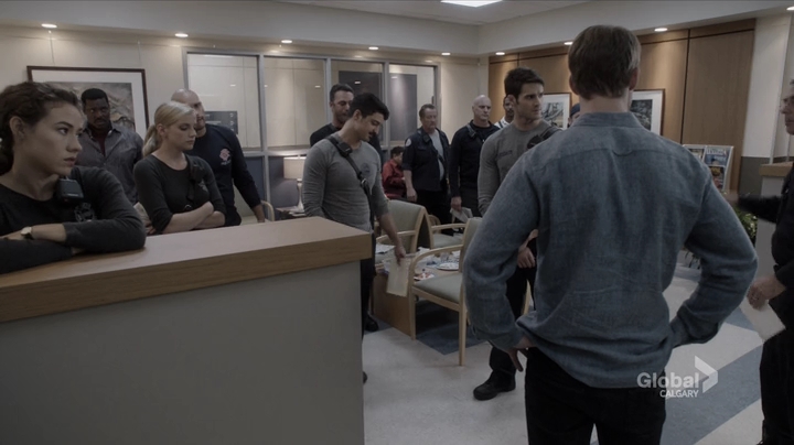 VampireDiariesWorld_dot_nl-ChigagoFire4x04-1730.jpg