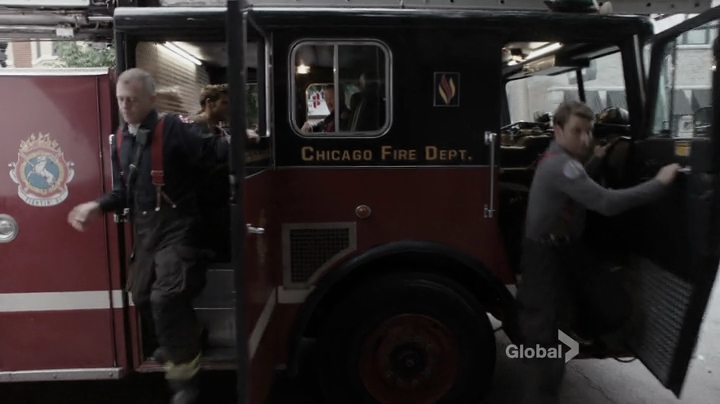 VampireDiariesWorld_dot_nl-ChigagoFire4x05-1275.jpg