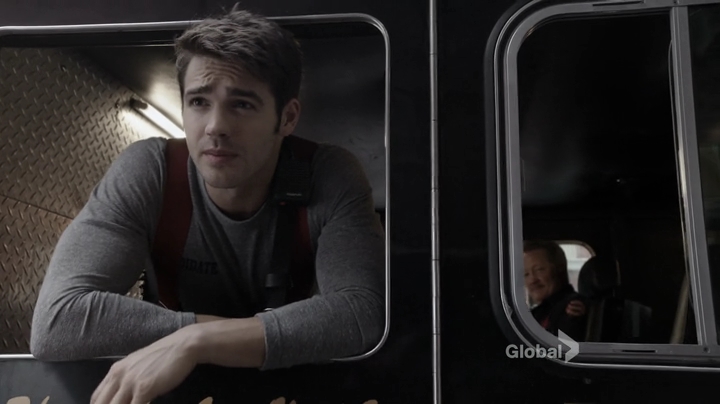 VampireDiariesWorld_dot_nl-ChigagoFire4x05-1279.jpg