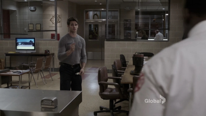 VampireDiariesWorld_dot_nl-ChigagoFire4x05-1681.jpg