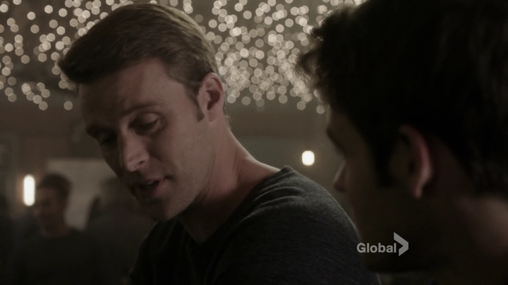 VampireDiariesWorld_dot_nl-ChigagoFire4x05-2163.jpg