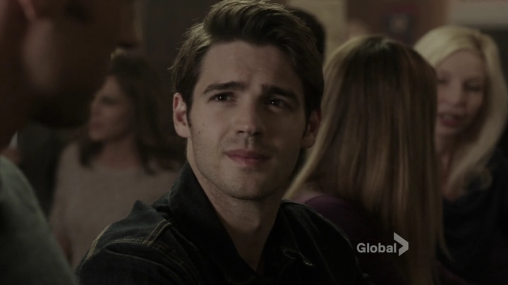 VampireDiariesWorld_dot_nl-ChigagoFire4x05-2167.jpg