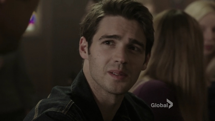 VampireDiariesWorld_dot_nl-ChigagoFire4x05-2175.jpg