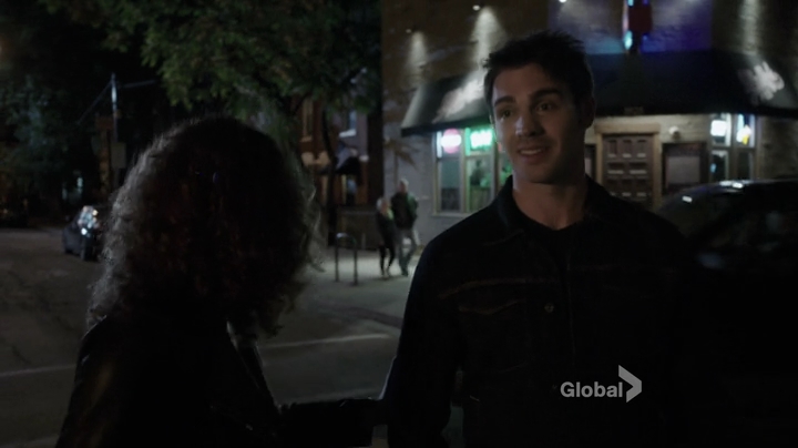 VampireDiariesWorld_dot_nl-ChigagoFire4x05-2212.jpg