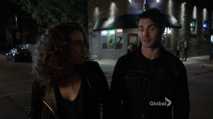 VampireDiariesWorld_dot_nl-ChigagoFire4x05-2216.jpg
