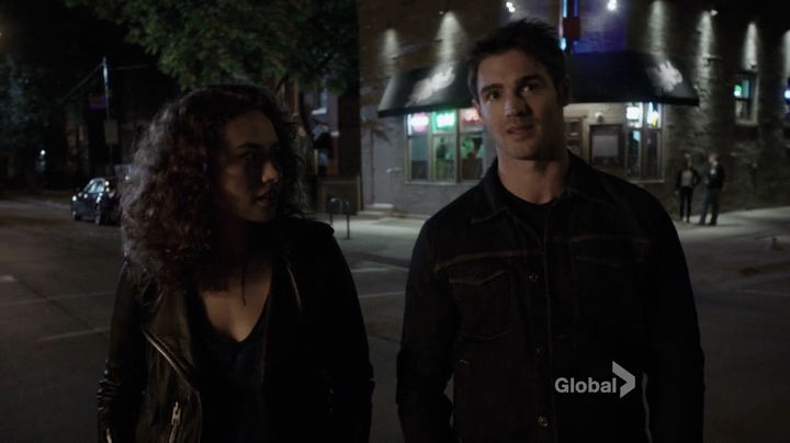 VampireDiariesWorld_dot_nl-ChigagoFire4x05-2217.jpg